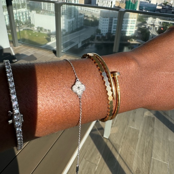 VAN CLEEF SWEET ALHAMBRA DIAMOND WHITE GOLD BRACELET - Picture 8 of 9